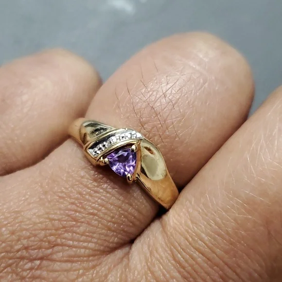 10K Gold Trillion Cut Amethyst Ring - Picture 5 of 10